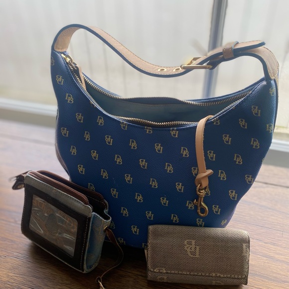 Dooney & Bourke Pebbled Leather Hobo Bucket Purse with 2 Wallets - Picture 3 of 14